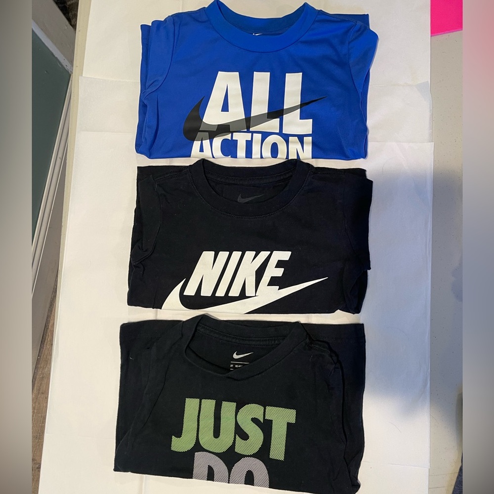 Boys Nike short sleeve shirts